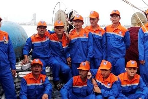 13 ngư dân Bình Định gặp nạn trên biển được đưa về Đà Nẵng an toàn