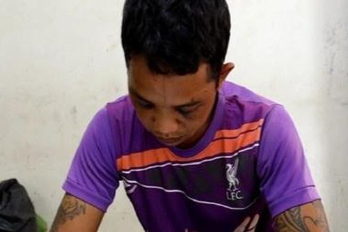 Nhóm thanh niên mang hung khí đập phá các quán cà phê đòi bảo kê