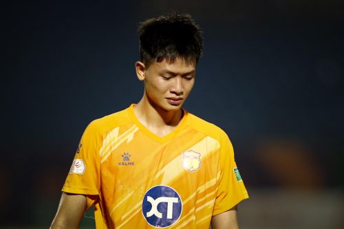 Thủ thành U23 Việt Nam bật khóc khi đội nhà đánh rơi ba điểm
