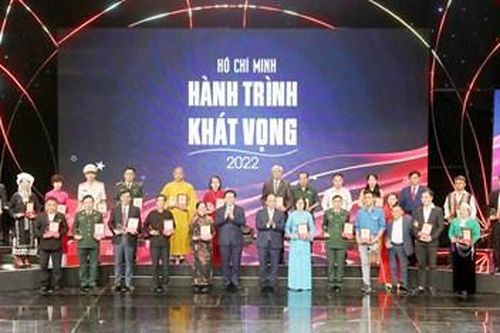 Chủ tịch nước dự Chương trình 'Hồ Chí Minh - Hành trình khát vọng 2022'