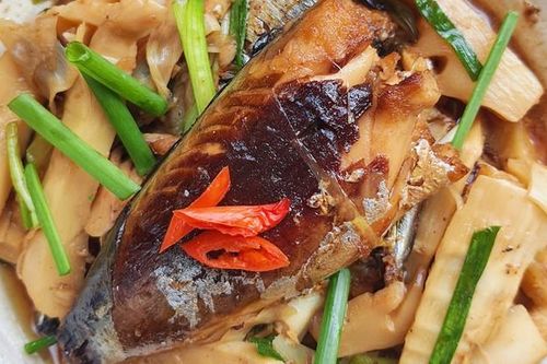 Kho cá với củ mọc ở bờ tre này, đảm bảo ăn là mê