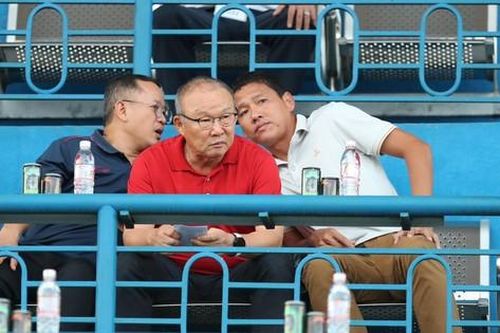 HLV Park Hang seo dự khán ngày B.Bình Dương hòa Nam Định
