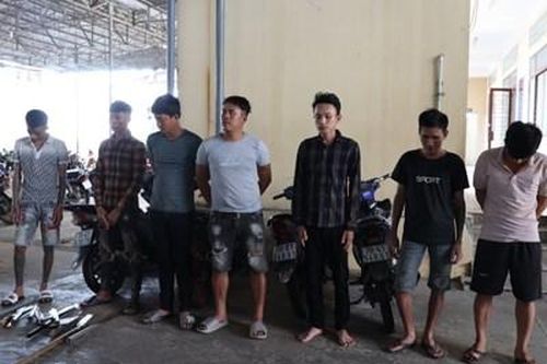 Tạm giữ hình sự 9 đối tượng bảo kê, chiếm đoạt tài sản
