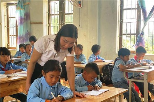 Người mẹ thứ hai của học sinh dân tộc Chứt