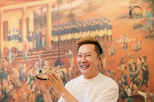 Chủ tịch Hoa hậu Hòa bình Quốc tế yêu cầu Á hậu 5 trả vương miện