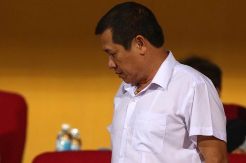 Hỏng cả V.League 2022 vì trọng tài sai, ai chịu trách nhiệm?