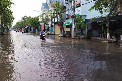 TP Sa Đéc nhiều tuyến đường ngập nước do triều cường