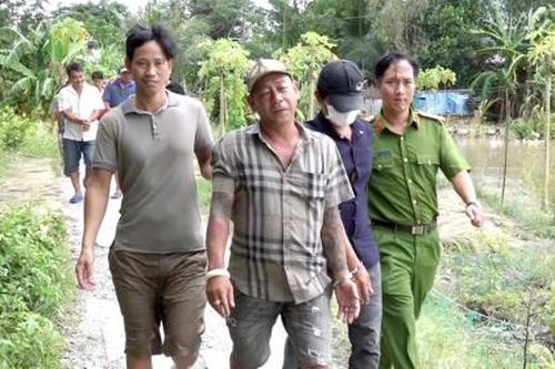 Ập vào sòng bạc giữa đồng nước, cảnh sát bắt giữ 28 đối tượng