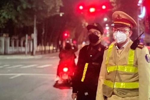 Cảnh sát giao thông mật phục bắt giữ nhiều 'xe cọp'