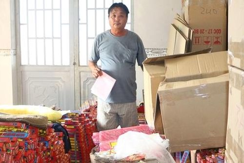 Bắt cơ sở sản xuất nhang giả quy mô lớn ở Vĩnh Long