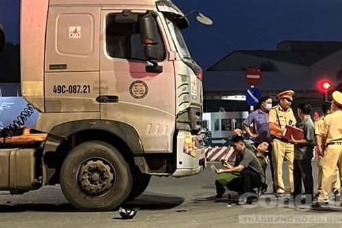 Vụ TNGT 4 người chết ở Bình Dương: Nạn nhân là vợ chồng và 2 con gái nhỏ