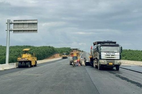 Vì sao cao tốc Cam Lộ - La Sơn 'lỡ hẹn' thông xe so với kế hoạch?