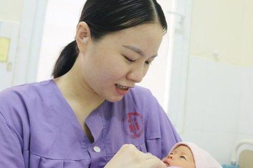 Chạy đua với thời gian, bác sĩ cứu sống mẹ con sản phụ trong đêm