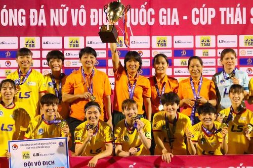 Cô trò Kim Chi phấn khích với chức vô địch lịch sử