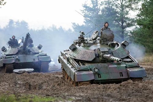 Quân đội Ukraine nhận hàng loạt tăng, thiết giáp tối tân trong thời gian ngắn