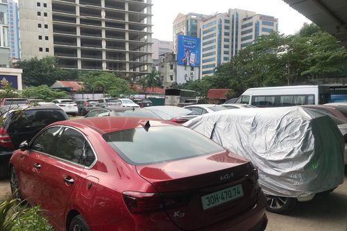 Giải tỏa bãi trông giữ xe không phép trên đất dự án đường Vành đai 1, phường Thành Công