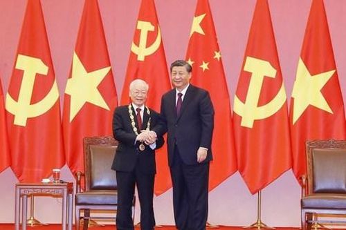 Tổng Bí thư, Chủ tịch nước CHND Trung Hoa Tập Cận Bình trao Huân chương Hữu nghị tặng Tổng Bí thư Nguyễn Phú Trọng