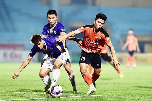 Hà Nội FC đoạt lại ngôi đầu