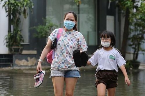 Người dân TPHCM khổ sở với triều cường: Chờ giới khoa học vào cuộc