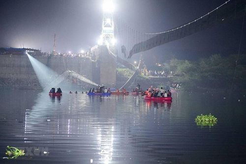 Điện chia buồn về vụ sập cầu tại Ấn Độ, khiến nhiều người thiệt mạng