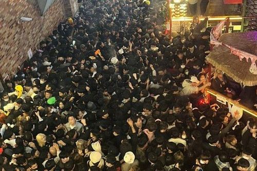 Dấu hiệu cảnh báo khi một đám đông trở nên chật chội một cách nguy hiểm