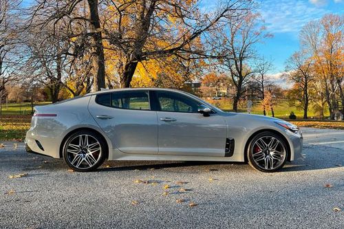 Top 10 xe sedan động cơ V6 đáng mua nhất năm 2022