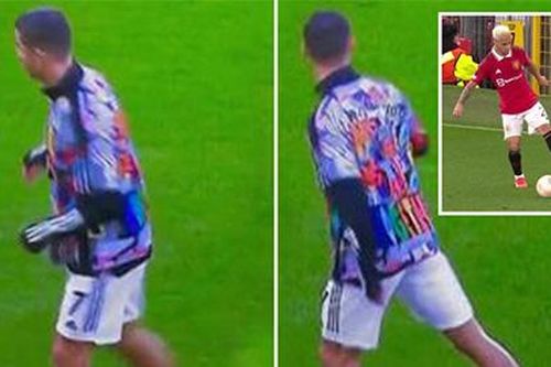 Ronaldo thử 'xoay compa' như Antony và cái kết