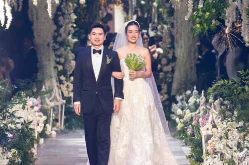 Những 'mẹ chồng quyền lực' của mỹ nhân Việt: Nhan sắc mẹ chồng Đỗ Mỹ Linh gây chú ý