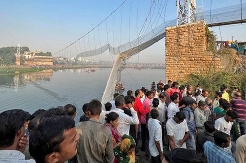 Cảnh sát Ấn Độ điều tra hình sự, bắt giữ 9 người vụ sập cầu kinh hoàng