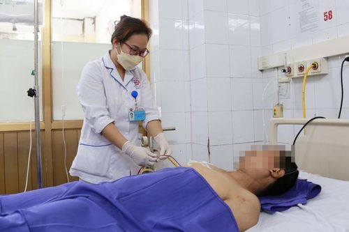 Cứu sống bệnh nhân bị vết thương thấu tim, phổi