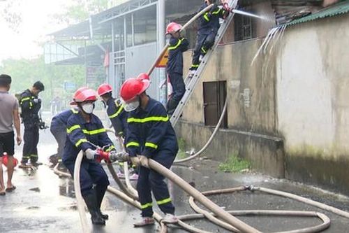 Cháy cửa hàng, hai vợ chồng chủ quán đang ngủ may mắn thoát nạn