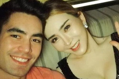 Đường tình ồn ào của tỷ phú chuyển giới vừa mua cuộc thi Hoa hậu Hoàn vũ
