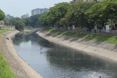 Công an điều tra vụ phát hiện thi thể đang phân hủy trên sông Tô Lịch