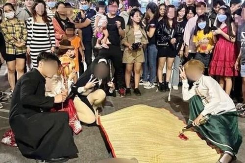 Tổ chức Hallowen trong trường học: Cấm không phải là tốt