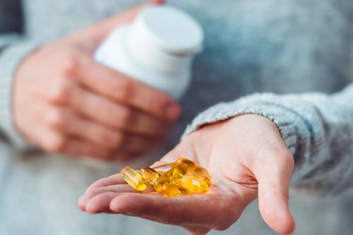 Dầu cá có thể giảm nguy cơ diễn biến nặng do Covid-19
