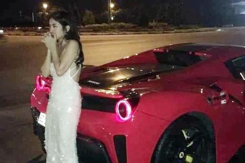 Ai cầm lái siêu xe Ferrari 488 gây tai nạn?