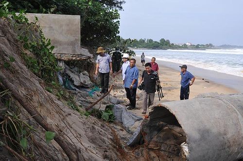 Phú Yên: Triều cường xâm thực khu dân cư, nhiều hộ dân ven biển bị ảnh hưởng