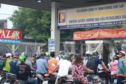 Hơn 100 cửa hàng ở TPHCM thiếu xăng