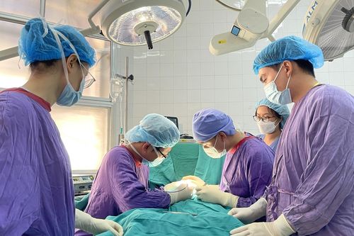 Hy hữu, bé trai 6 tuổi bị sùi mào gà thể nặng