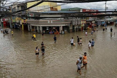Tổng thống Philippines Ferdinand Marcos Jr thị sát khu vực thiên tai