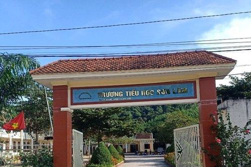 Hà Tĩnh: Điều tra vụ phụ huynh vác dao xông vào trường dọa chém giáo viên