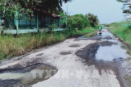 Nhiều tuyến đường nội ô thành phố Bạc Liêu bị hư hỏng, ứ nước