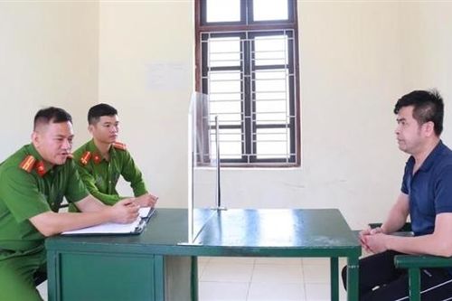 Bắt phóng viên Tạp chí vận tải ô tô chuyên 'bảo kê' lưu thông vận tải