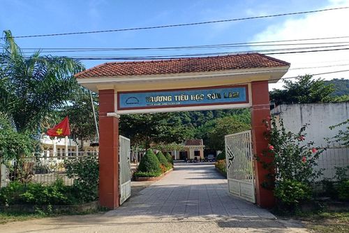 Phụ huynh vác dao xông vào trường, đe dọa hành hung nhiều giáo viên