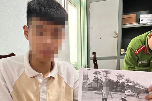 Nam thanh niên 'bốc đầu' xe máy nhận cái kết đắng