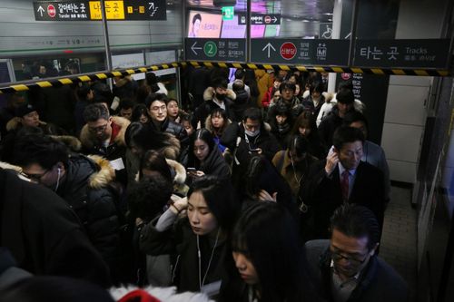 Nhiều người Hàn không dám đi tàu điện ngầm sau thảm kịch ở Itaewon