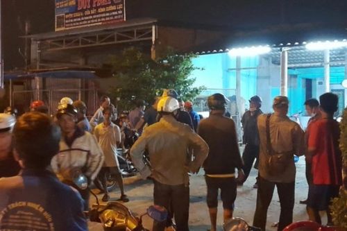 Bắt nghi phạm giết người trốn trên mái nhà