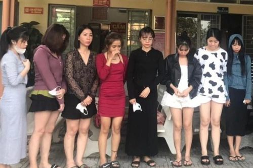 Bí mật trong quán karaoke ở TP Thủ Đức treo bảng thông báo đóng cửa