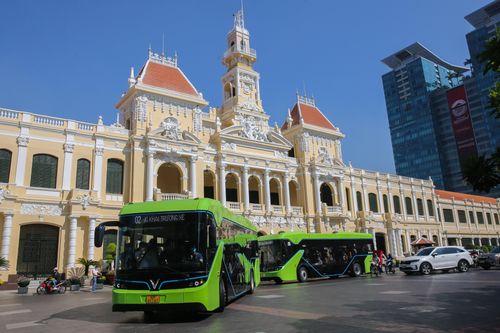 Lùi thí điểm 4 tuyến buýt điện ở TP.HCM