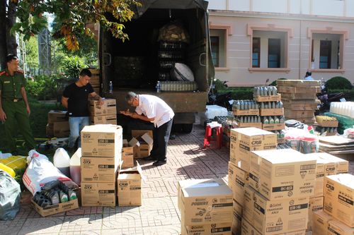 Khởi tố nhóm đối tượng sản xuất, buôn bán dầu nhớt giả